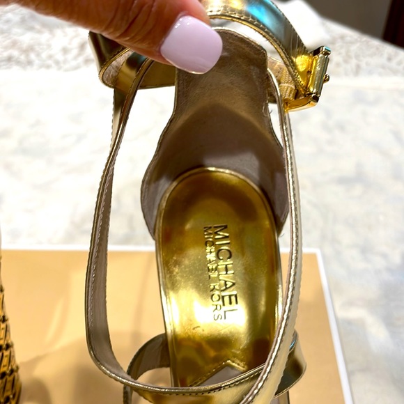 Micheal Kors Gabriella Gold Wedge - Picture 8 of 10